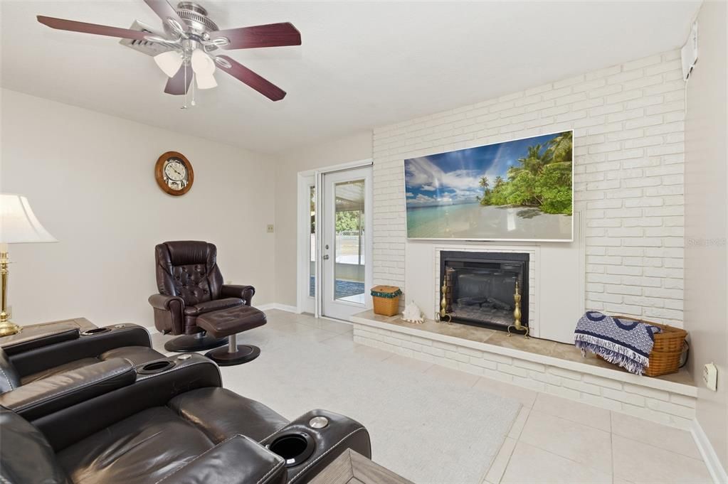 Active With Contract: $375,000 (3 beds, 3 baths, 1769 Square Feet)