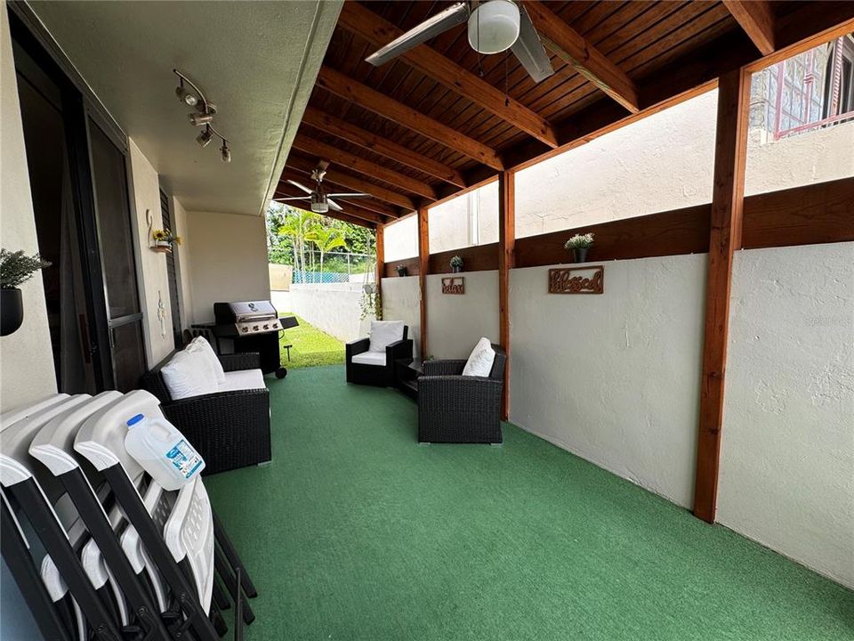 合同活跃: $290,000 (3 贝兹, 2 浴室, 1000 平方英尺)