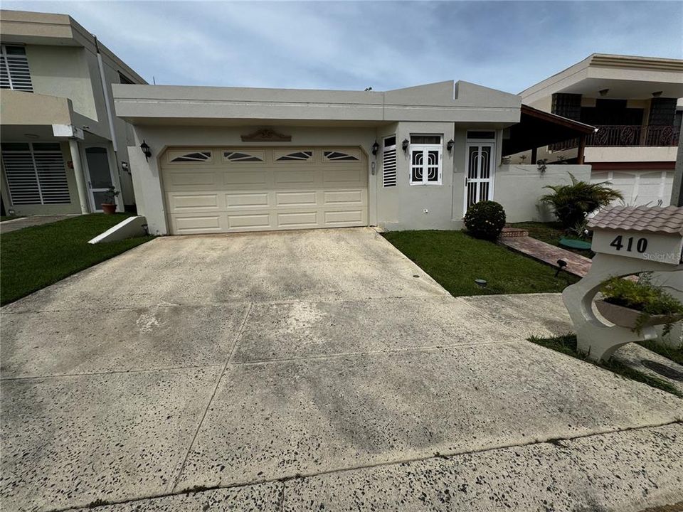 合同活跃: $290,000 (3 贝兹, 2 浴室, 1000 平方英尺)