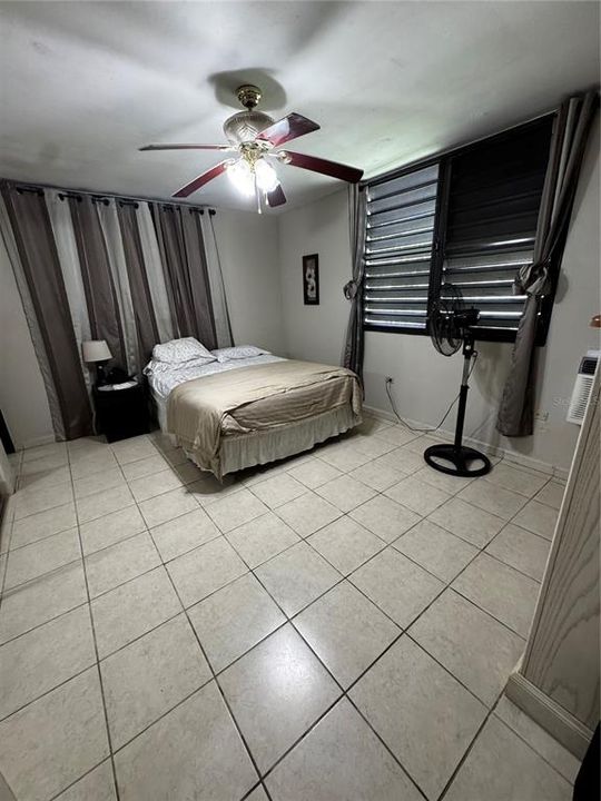 合同活跃: $290,000 (3 贝兹, 2 浴室, 1000 平方英尺)