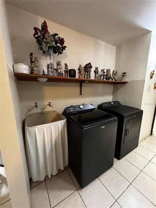 合同活跃: $290,000 (3 贝兹, 2 浴室, 1000 平方英尺)