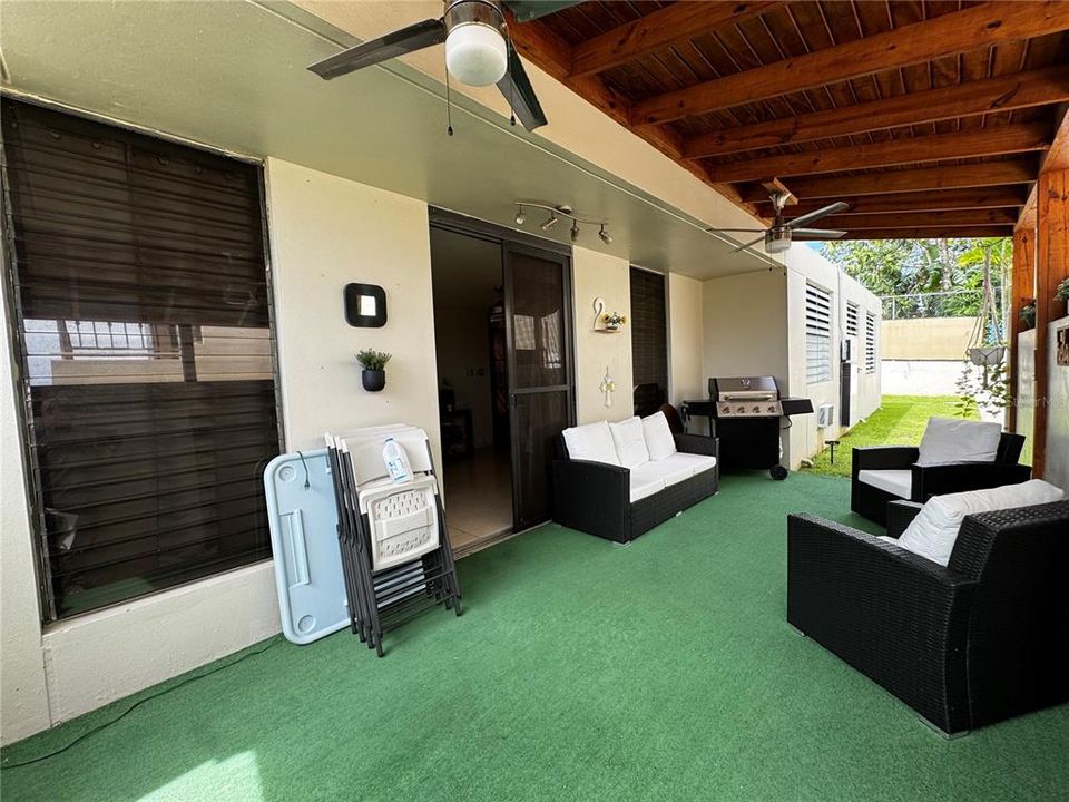 合同活跃: $290,000 (3 贝兹, 2 浴室, 1000 平方英尺)