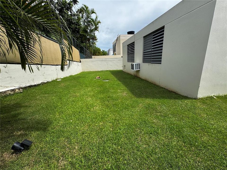 合同活跃: $290,000 (3 贝兹, 2 浴室, 1000 平方英尺)