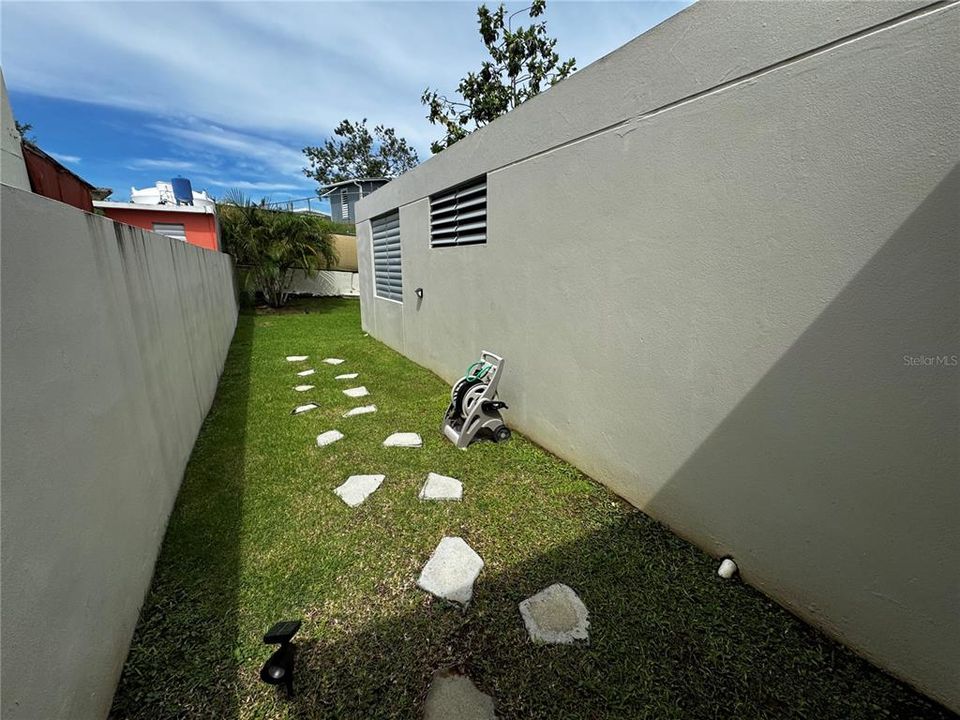 合同活跃: $290,000 (3 贝兹, 2 浴室, 1000 平方英尺)