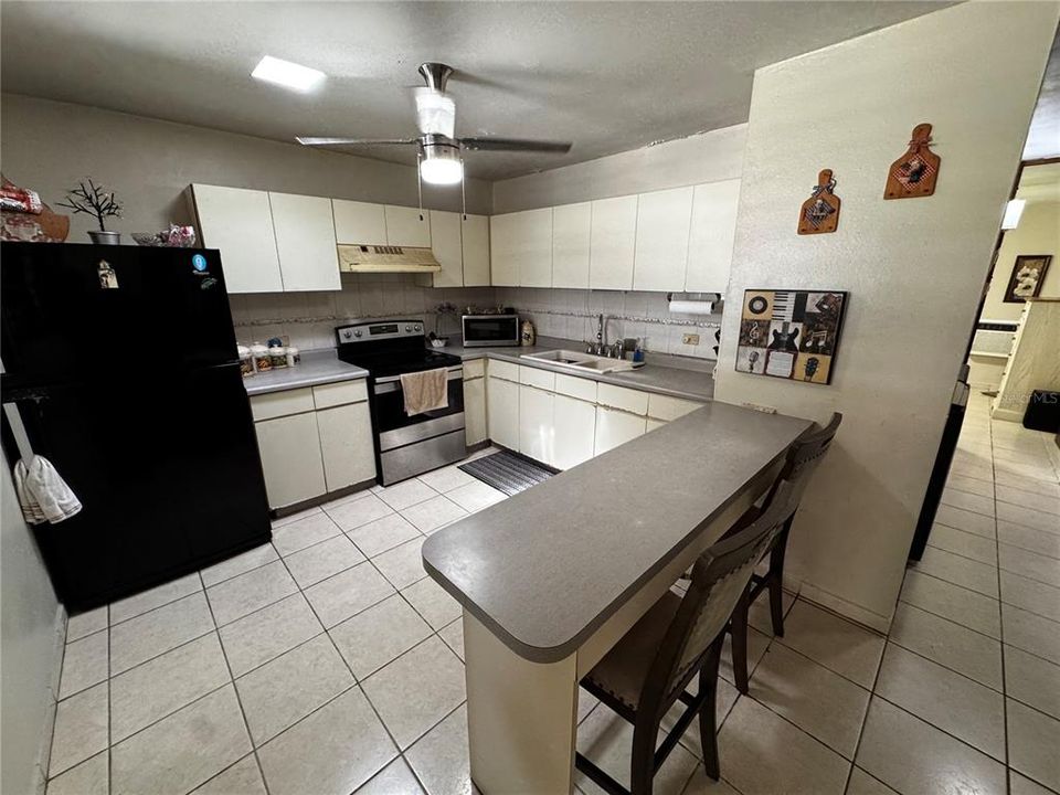 合同活跃: $290,000 (3 贝兹, 2 浴室, 1000 平方英尺)