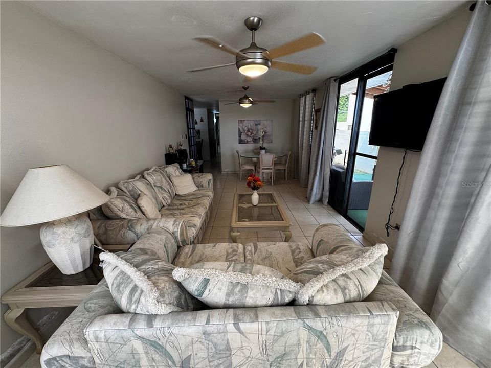 合同活跃: $290,000 (3 贝兹, 2 浴室, 1000 平方英尺)