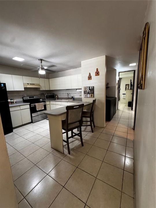 合同活跃: $290,000 (3 贝兹, 2 浴室, 1000 平方英尺)