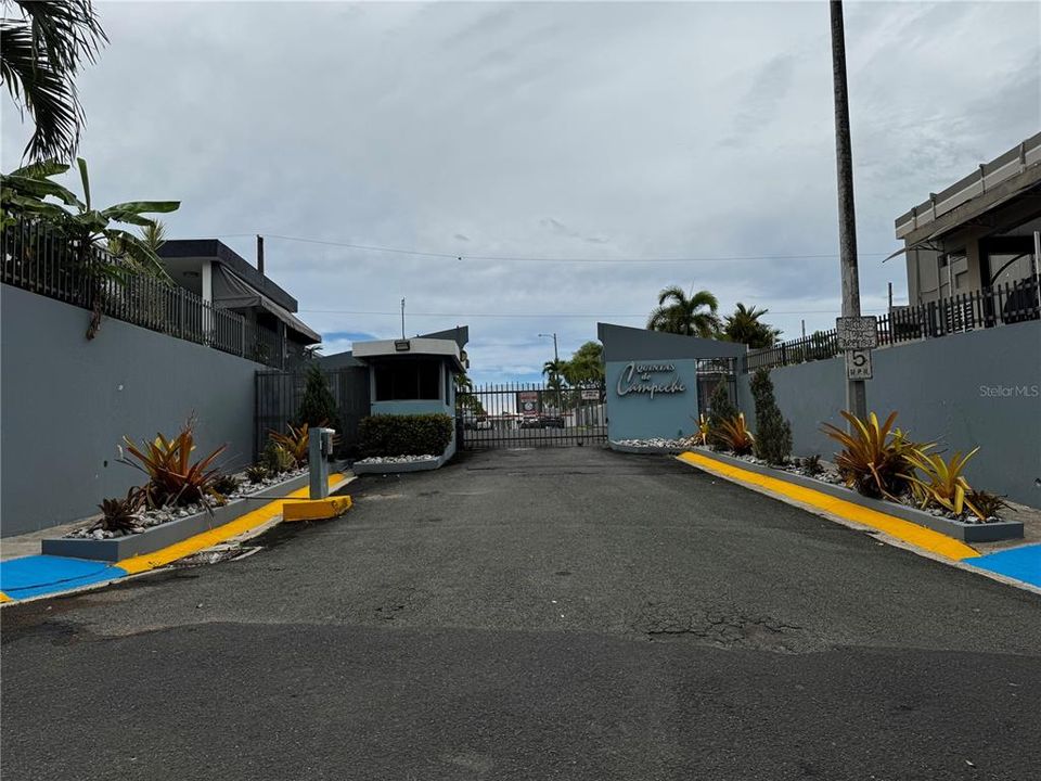 合同活跃: $290,000 (3 贝兹, 2 浴室, 1000 平方英尺)