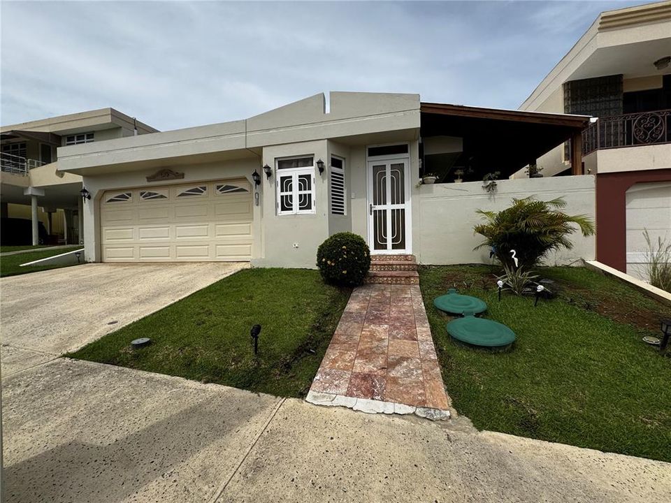 合同活跃: $290,000 (3 贝兹, 2 浴室, 1000 平方英尺)