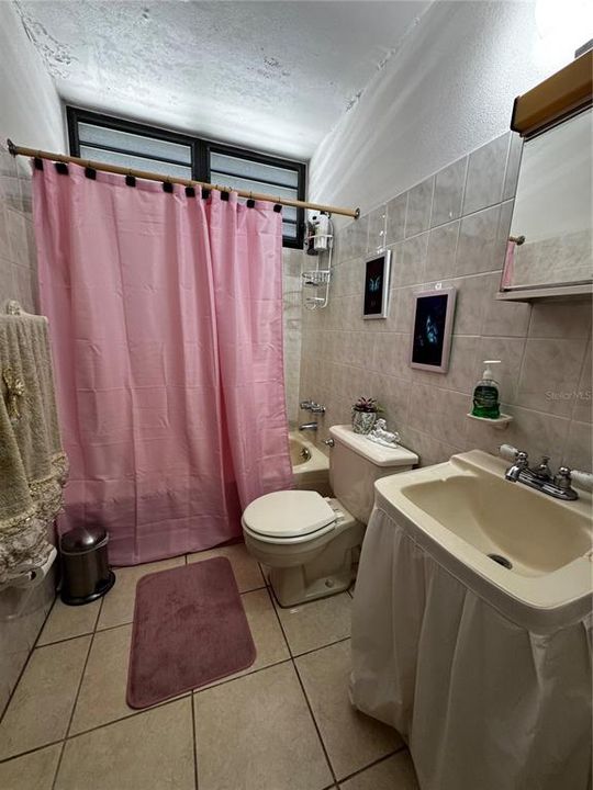 合同活跃: $290,000 (3 贝兹, 2 浴室, 1000 平方英尺)