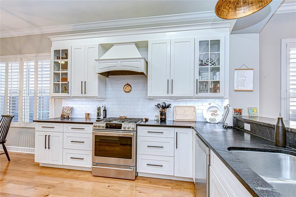 For Sale: $525,000 (3 beds, 3 baths, 2322 Square Feet)