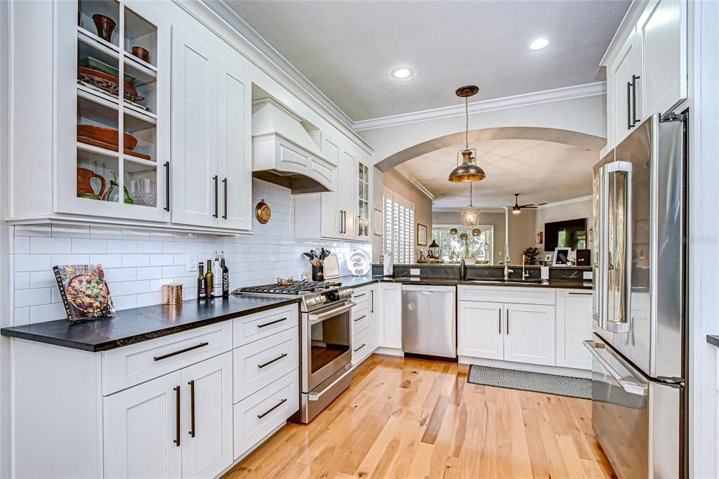 For Sale: $525,000 (3 beds, 3 baths, 2322 Square Feet)