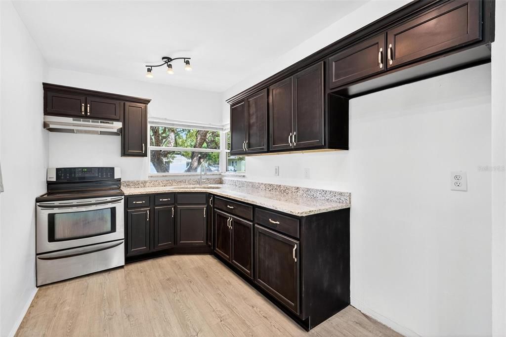 На продажу: $290,000 (3 спален, 1 ванн, 1012 Квадратных фут)