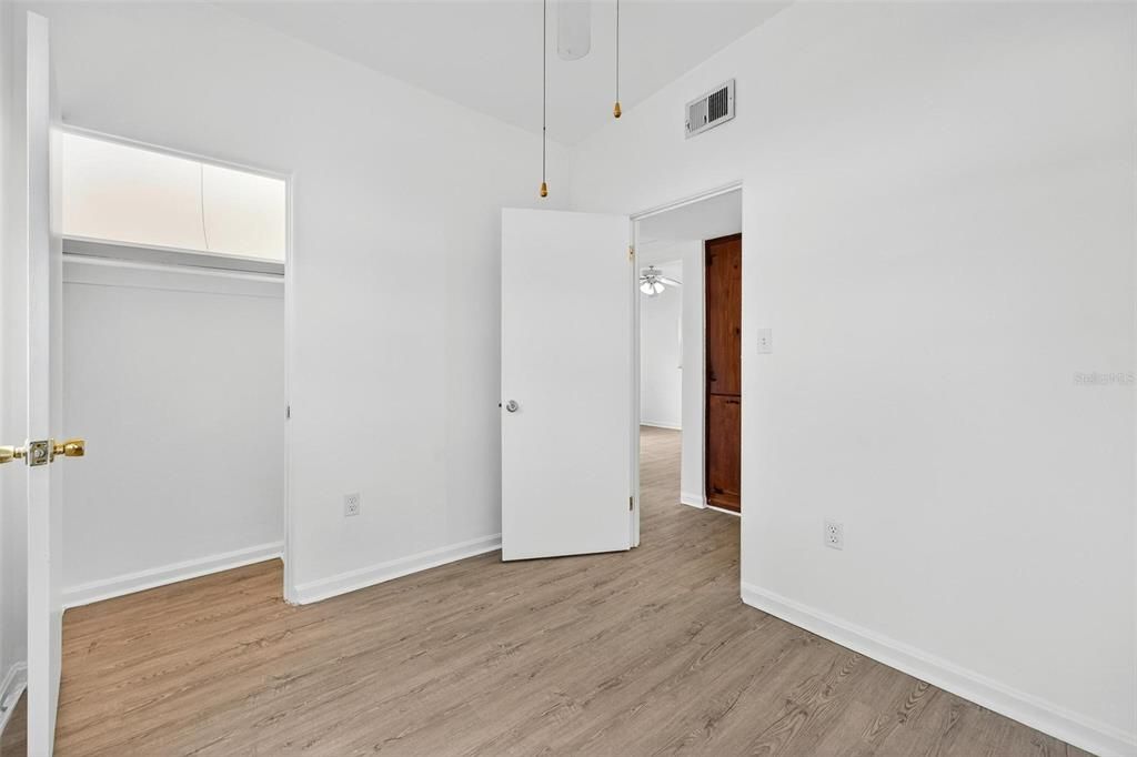 На продажу: $290,000 (3 спален, 1 ванн, 1012 Квадратных фут)