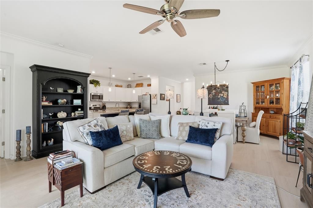 На продажу: $369,900 (3 спален, 3 ванн, 1857 Квадратных фут)