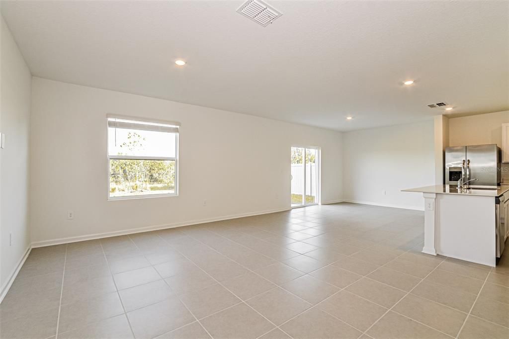 В аренду: $1,760 (4 спален, 2 ванн, 1880 Квадратных фут)