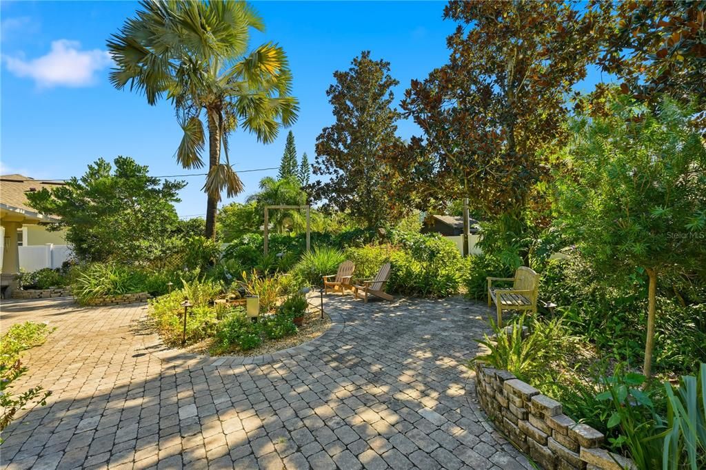 For Sale: $729,000 (4 beds, 2 baths, 1832 Square Feet)