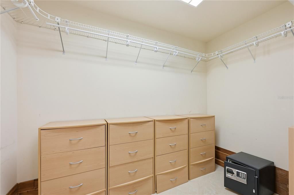 For Sale: $729,000 (4 beds, 2 baths, 1832 Square Feet)