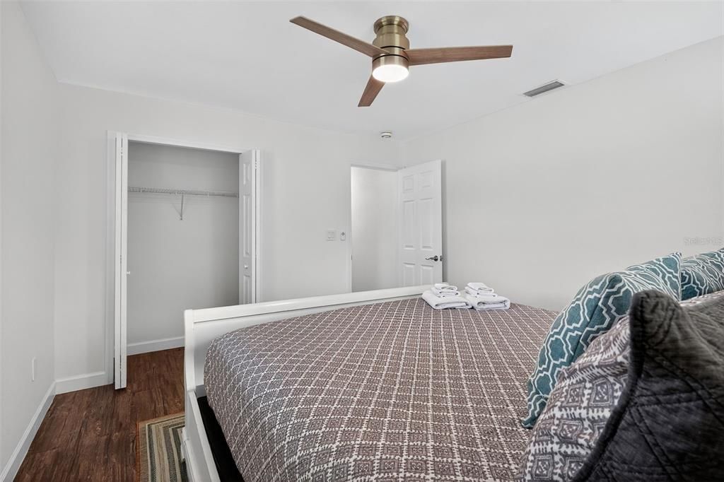 На продажу: $295,000 (2 спален, 2 ванн, 1470 Квадратных фут)