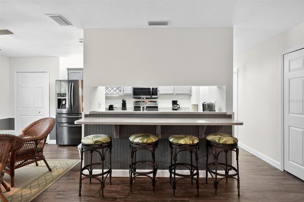 На продажу: $295,000 (2 спален, 2 ванн, 1470 Квадратных фут)