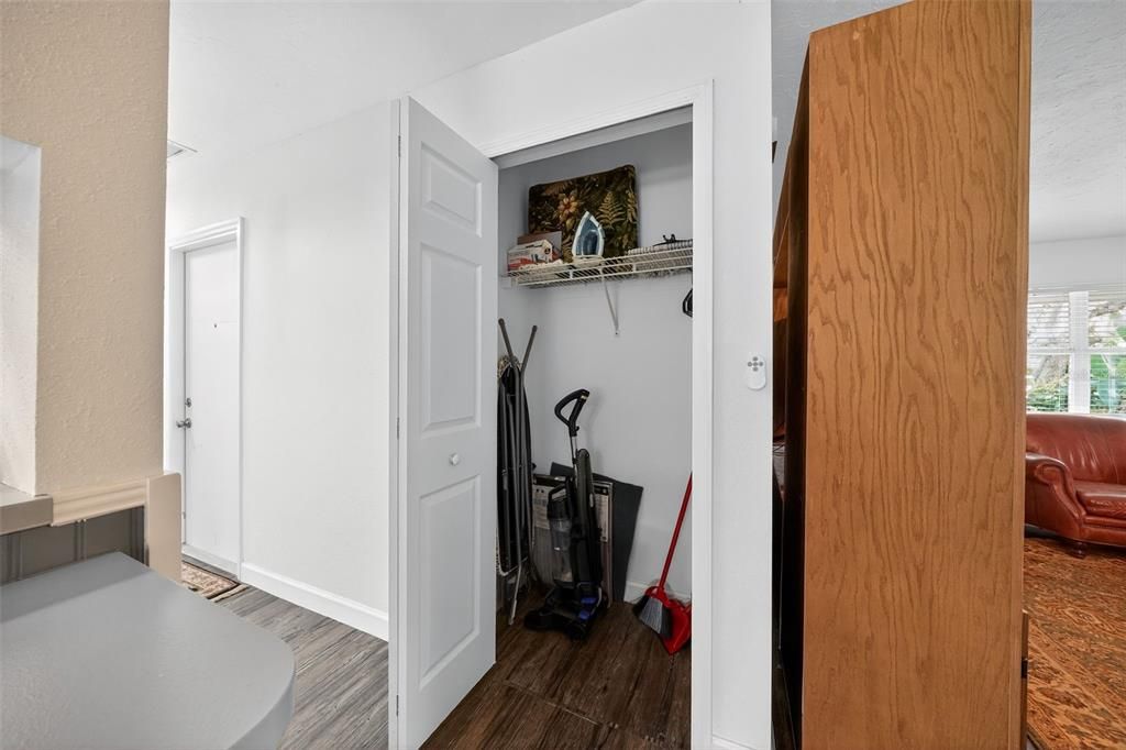 На продажу: $295,000 (2 спален, 2 ванн, 1470 Квадратных фут)