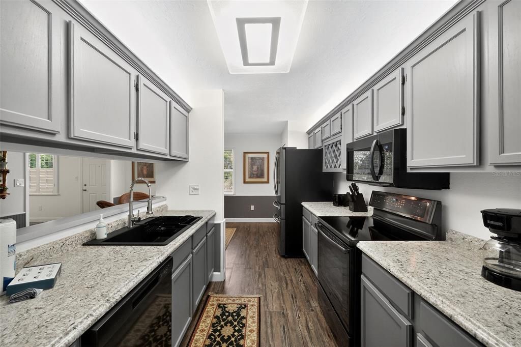 На продажу: $295,000 (2 спален, 2 ванн, 1470 Квадратных фут)