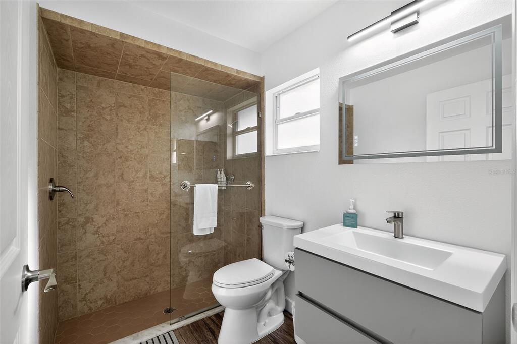 На продажу: $295,000 (2 спален, 2 ванн, 1470 Квадратных фут)