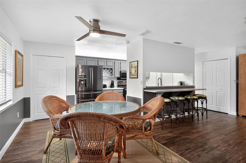 На продажу: $295,000 (2 спален, 2 ванн, 1470 Квадратных фут)