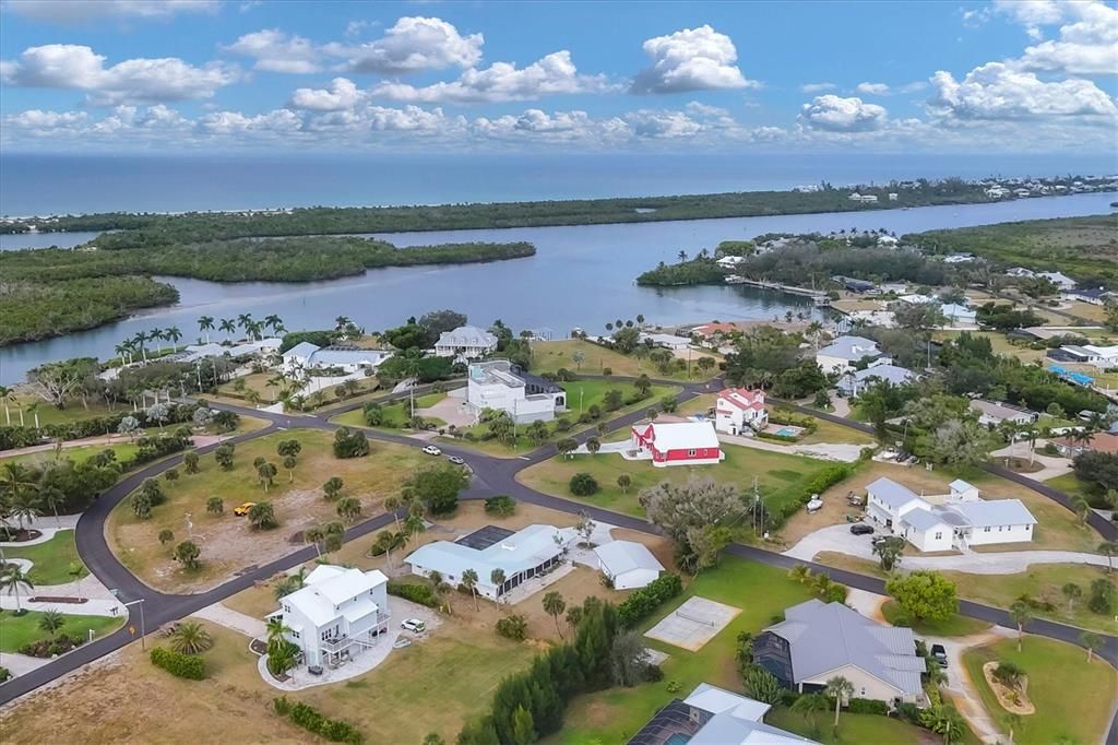 For Sale: $599,000 (4 beds, 2 baths, 2262 Square Feet)