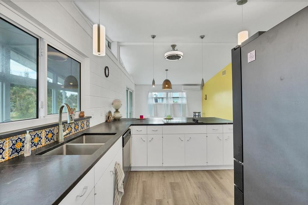 For Sale: $599,000 (4 beds, 2 baths, 2262 Square Feet)