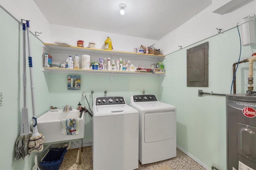 For Sale: $599,000 (4 beds, 2 baths, 2262 Square Feet)