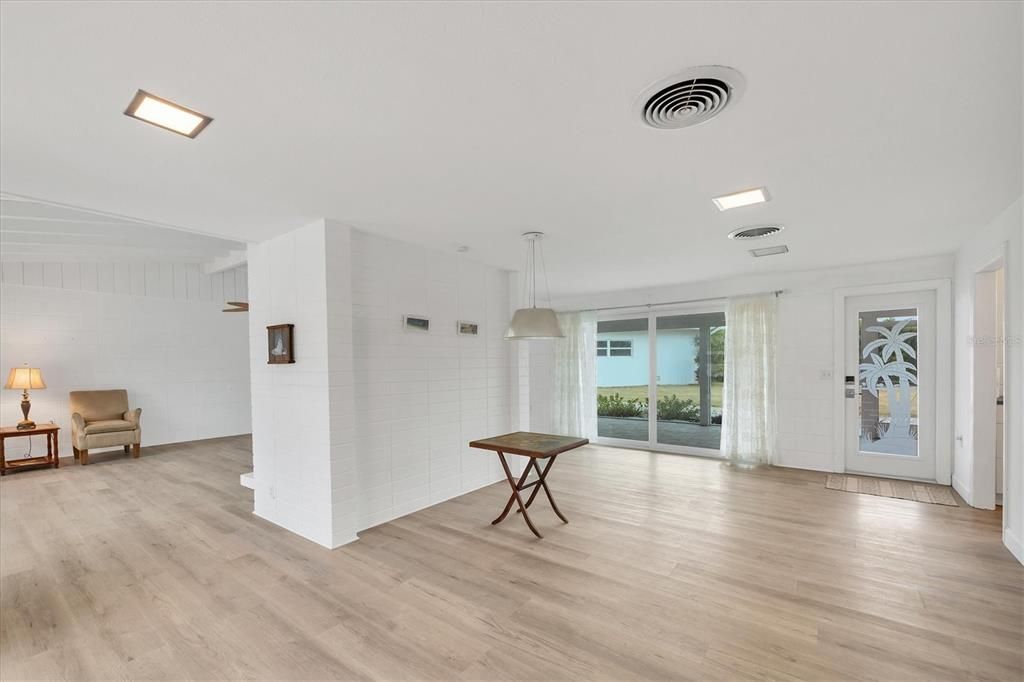 For Sale: $599,000 (4 beds, 2 baths, 2262 Square Feet)