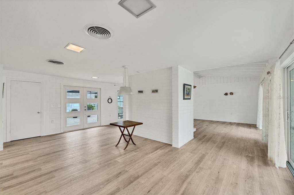 For Sale: $599,000 (4 beds, 2 baths, 2262 Square Feet)