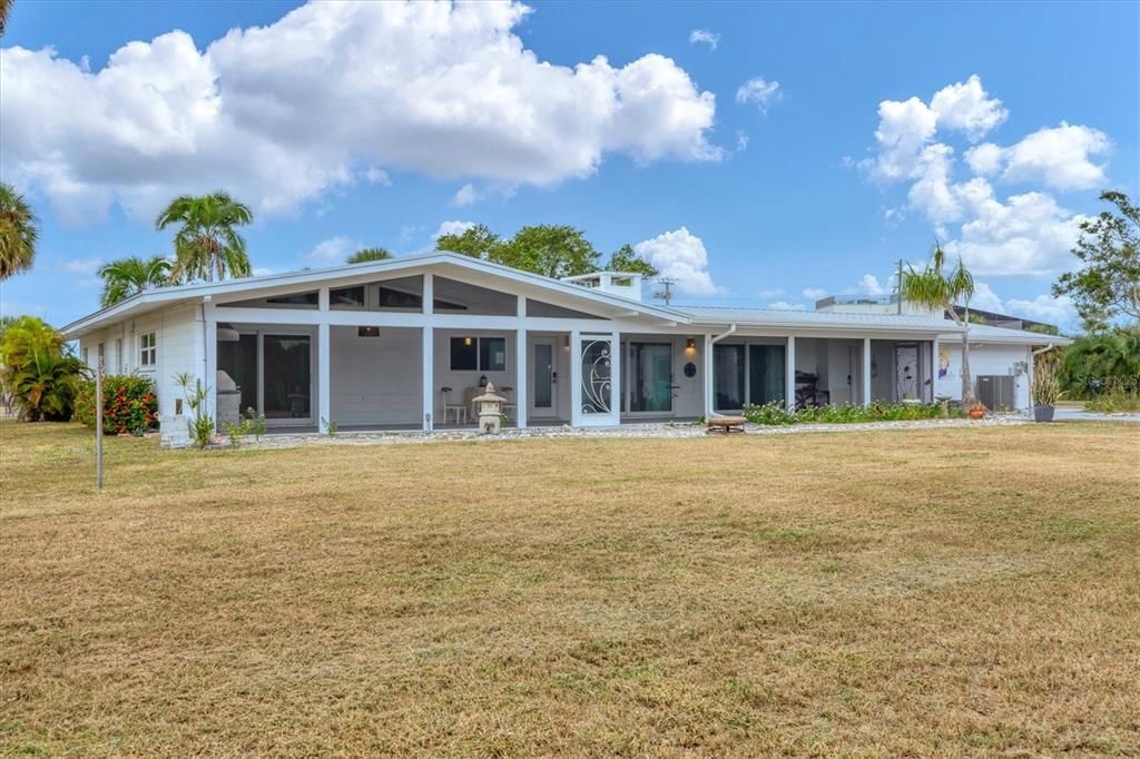 For Sale: $599,000 (4 beds, 2 baths, 2262 Square Feet)