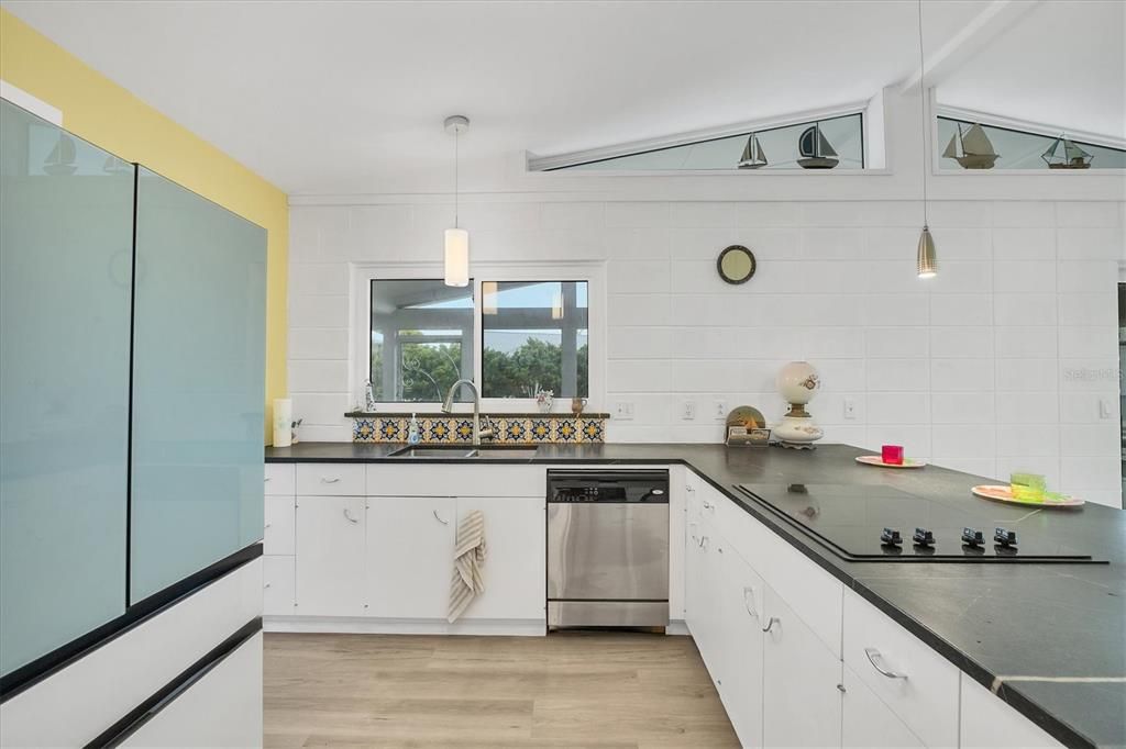 For Sale: $599,000 (4 beds, 2 baths, 2262 Square Feet)