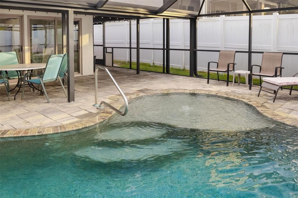 Под контрактом: $395,000 (3 спален, 2 ванн, 1644 Квадратных фут)