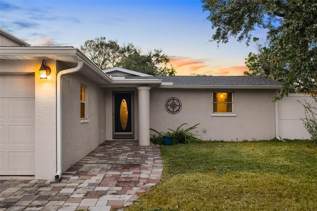 Под контрактом: $395,000 (3 спален, 2 ванн, 1644 Квадратных фут)