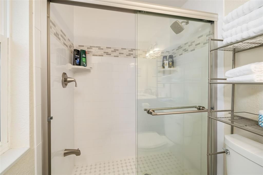 Под контрактом: $395,000 (3 спален, 2 ванн, 1644 Квадратных фут)