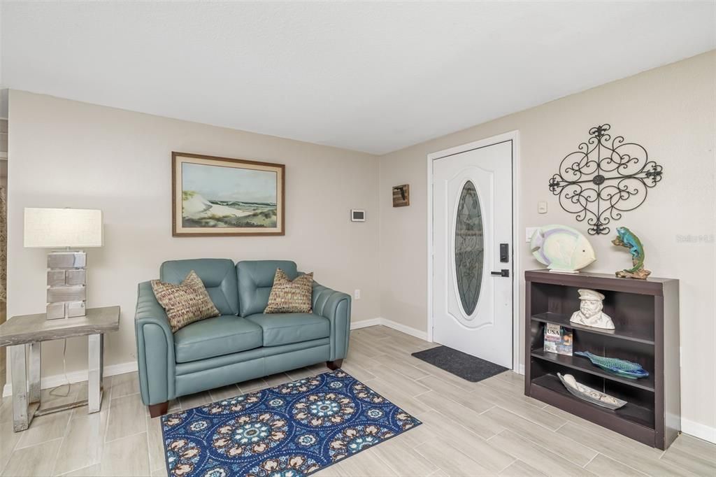 Под контрактом: $395,000 (3 спален, 2 ванн, 1644 Квадратных фут)