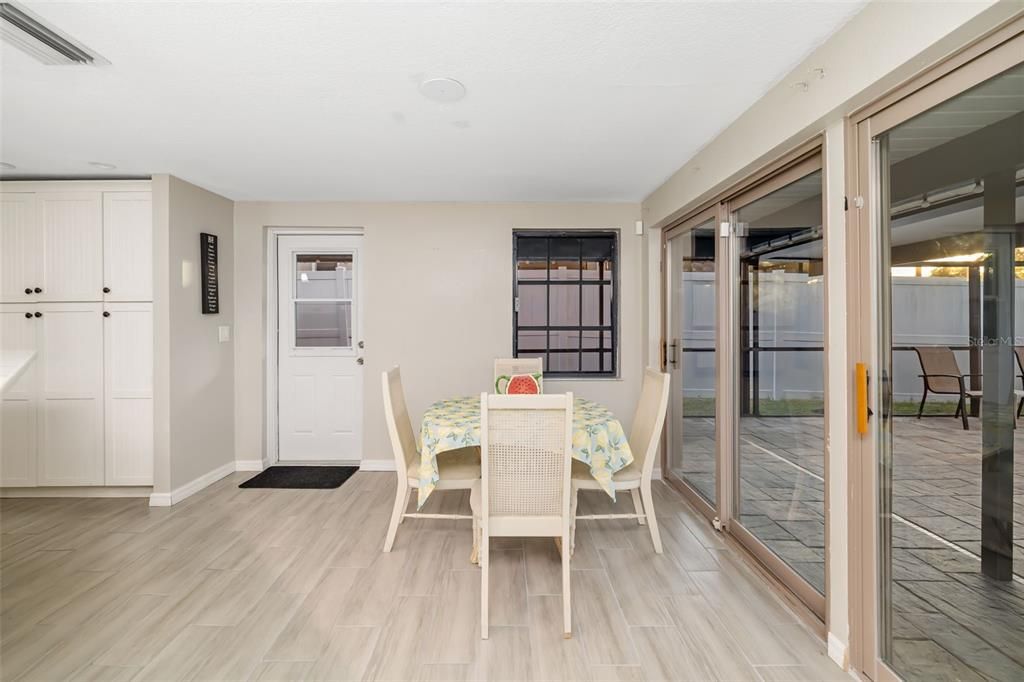 Под контрактом: $395,000 (3 спален, 2 ванн, 1644 Квадратных фут)