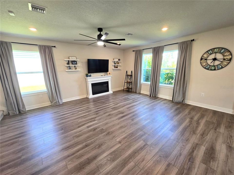 For Rent: $2,800 (4 beds, 3 baths, 2205 Square Feet)