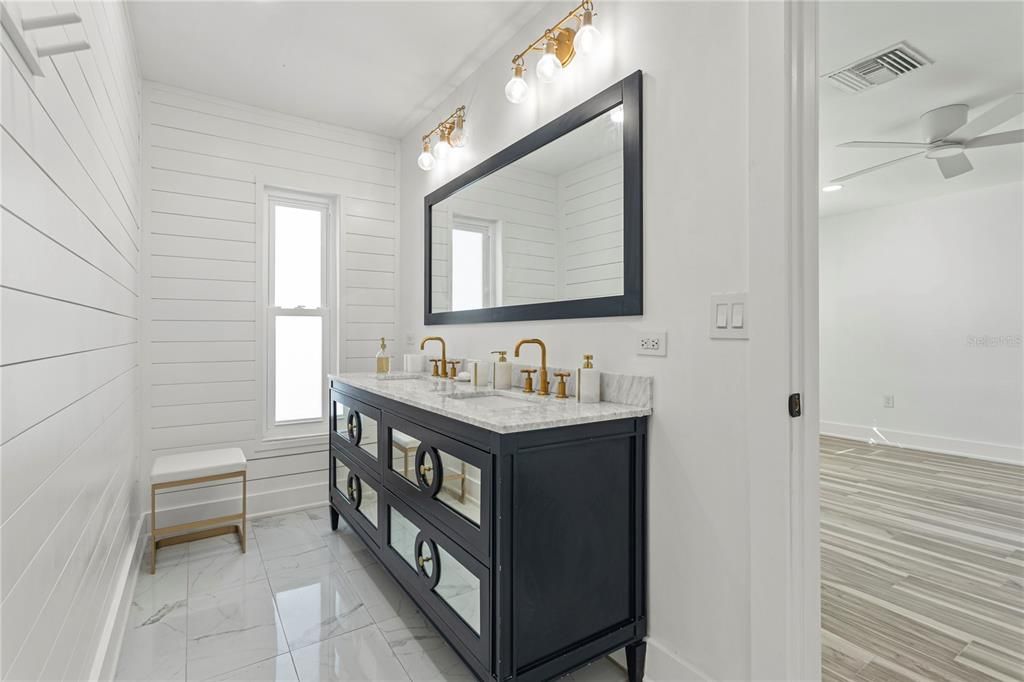 For Sale: $1,895,000 (3 beds, 3 baths, 4628 Square Feet)