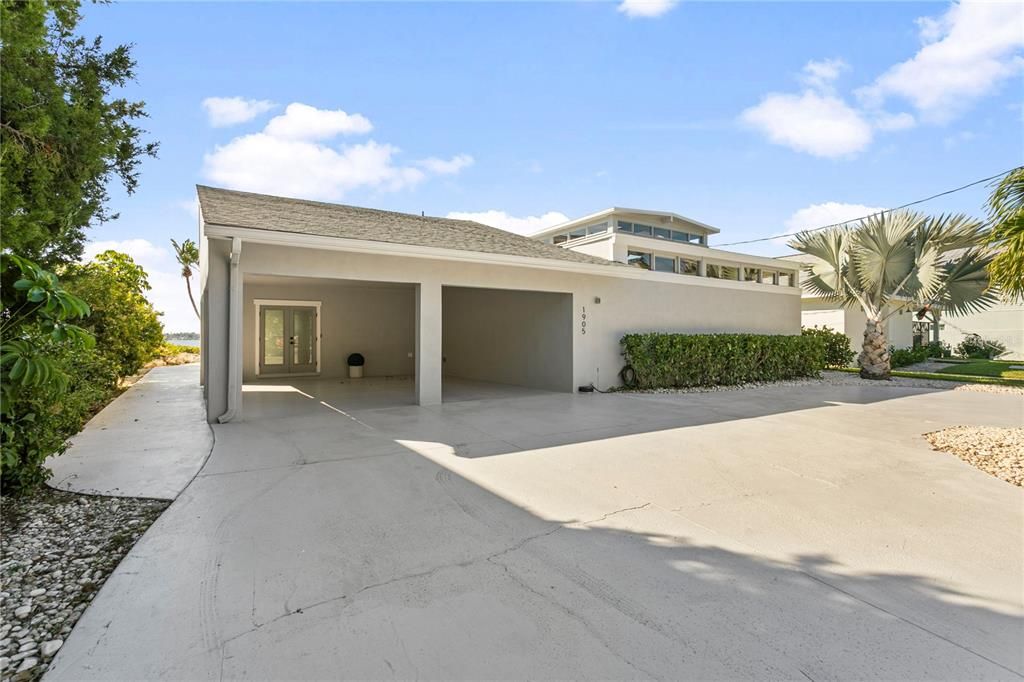 For Sale: $1,895,000 (3 beds, 3 baths, 4628 Square Feet)