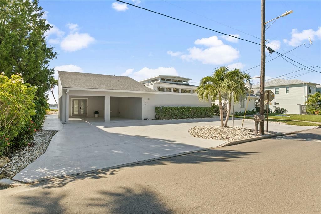 For Sale: $1,895,000 (3 beds, 3 baths, 4628 Square Feet)