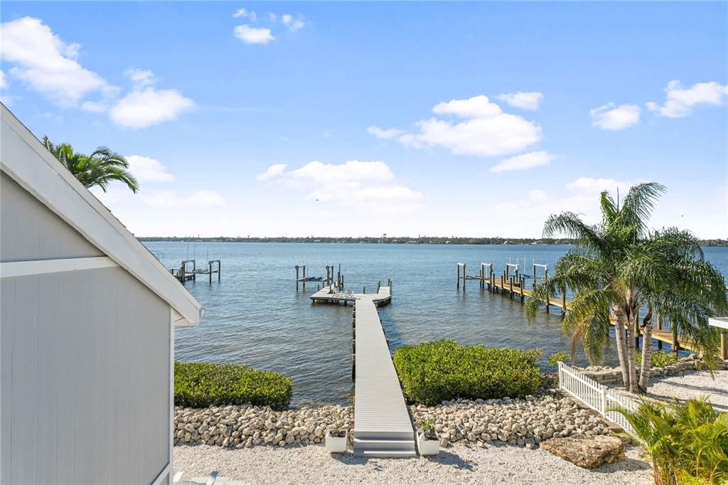 For Sale: $1,895,000 (3 beds, 3 baths, 4628 Square Feet)