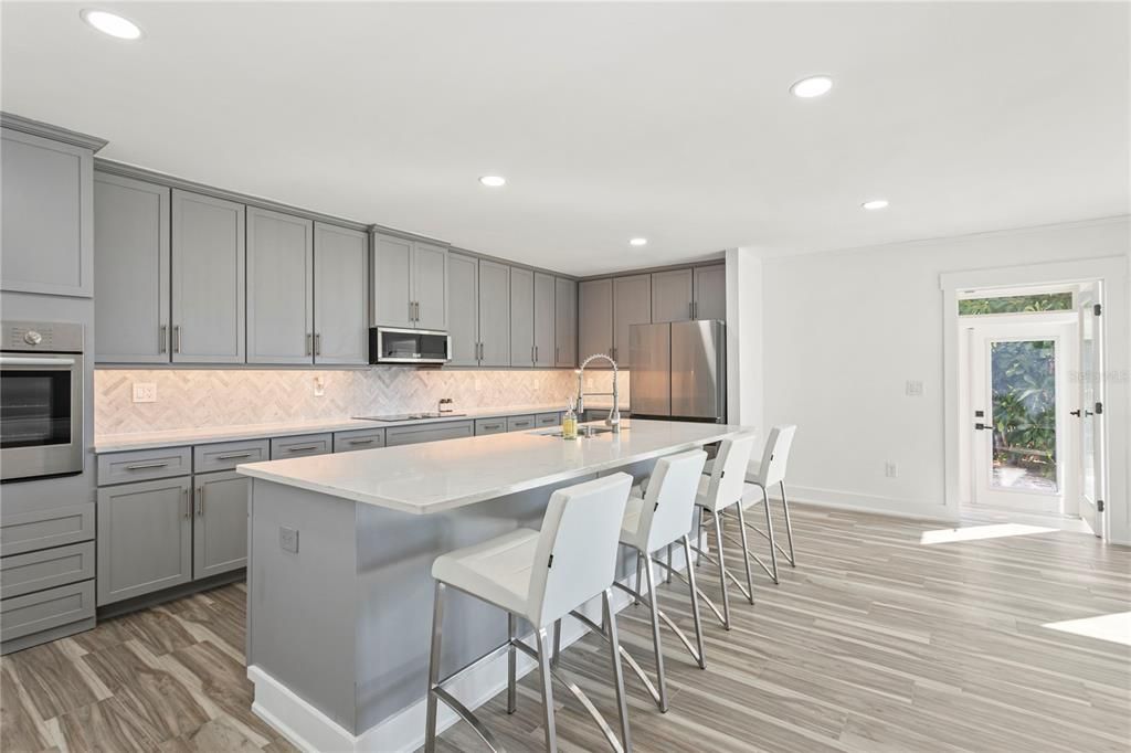 For Sale: $1,895,000 (3 beds, 3 baths, 4628 Square Feet)