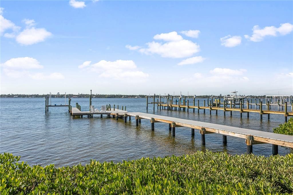 For Sale: $1,895,000 (3 beds, 3 baths, 4628 Square Feet)