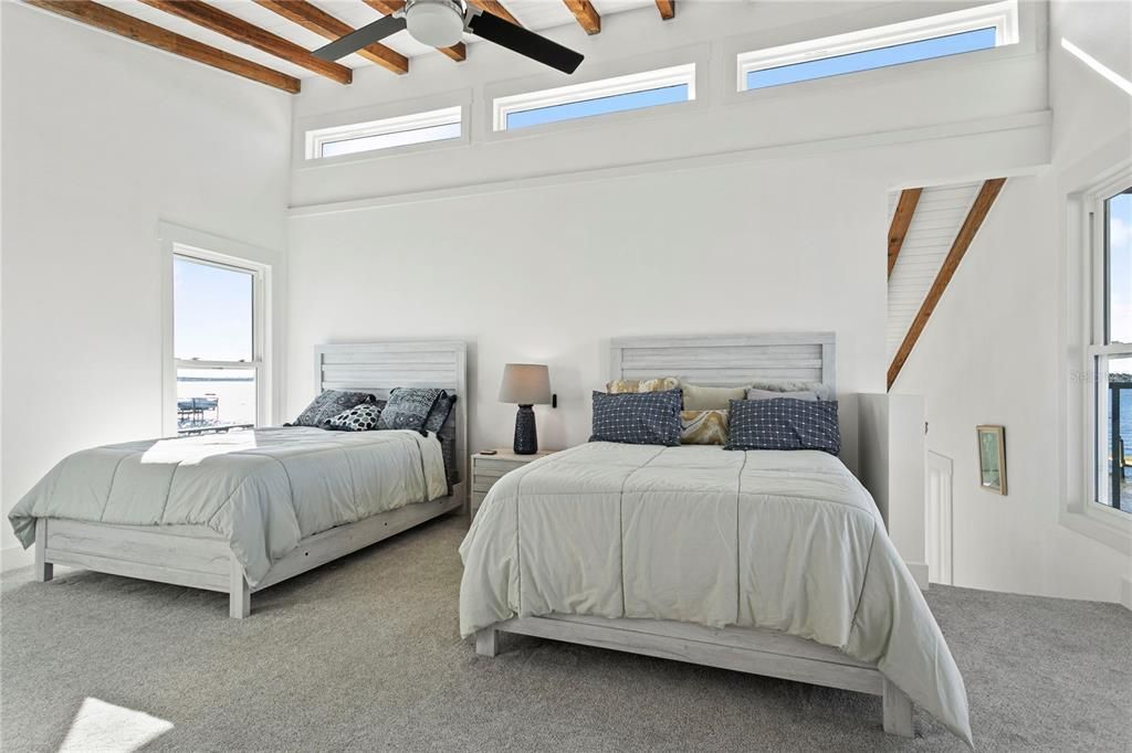 For Sale: $1,895,000 (3 beds, 3 baths, 4628 Square Feet)