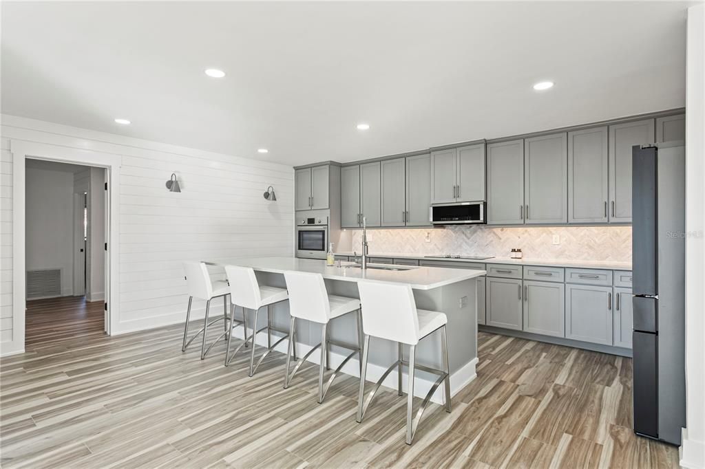 For Sale: $1,895,000 (3 beds, 3 baths, 4628 Square Feet)