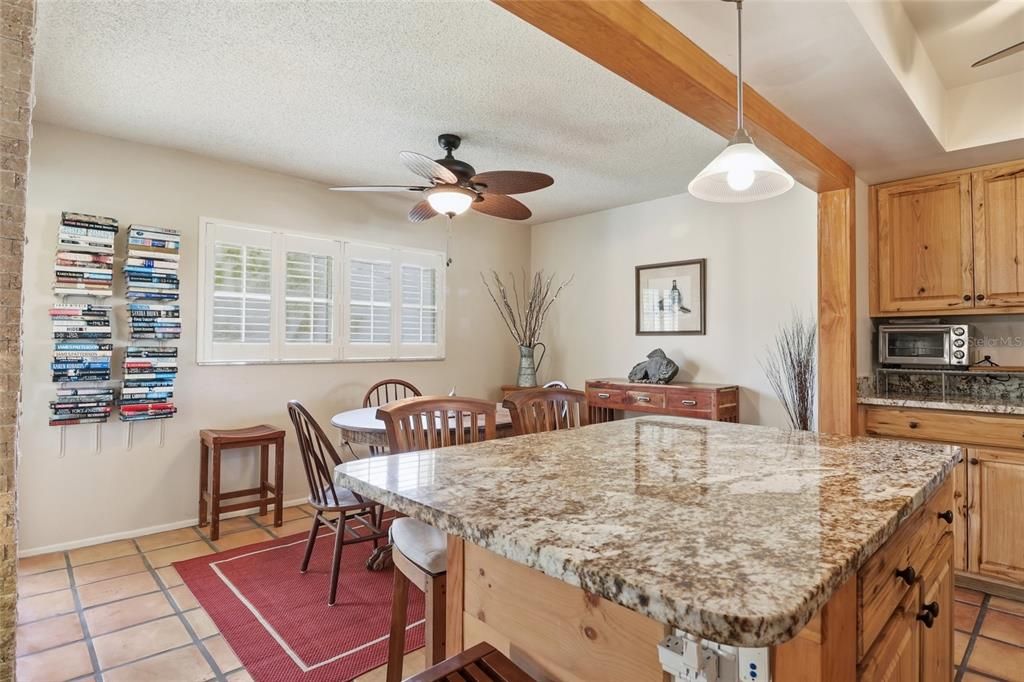 En Venta: $235,000 (2 camas, 2 baños, 1090 Pies cuadrados)